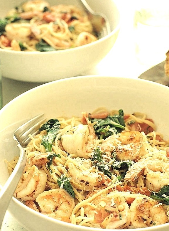 Shrimp Pasta with tomatoes, lemons, and spinach via beautiful-foods