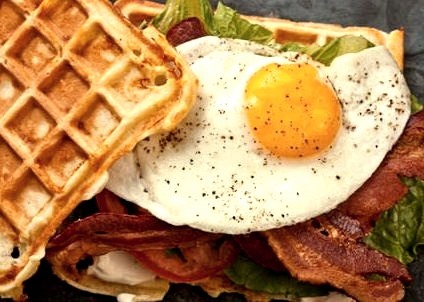 19 Foods That Are Better With A Fried Egg On Top ( + also, every food ever)