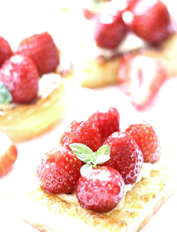 Puff Pastry Strawberry Tartlets (by SweetAlmond)